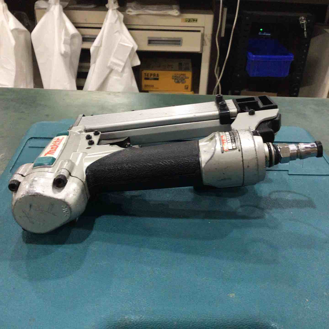 ★マキタ(makita) 常圧ピンネイラ AF351【川口店】