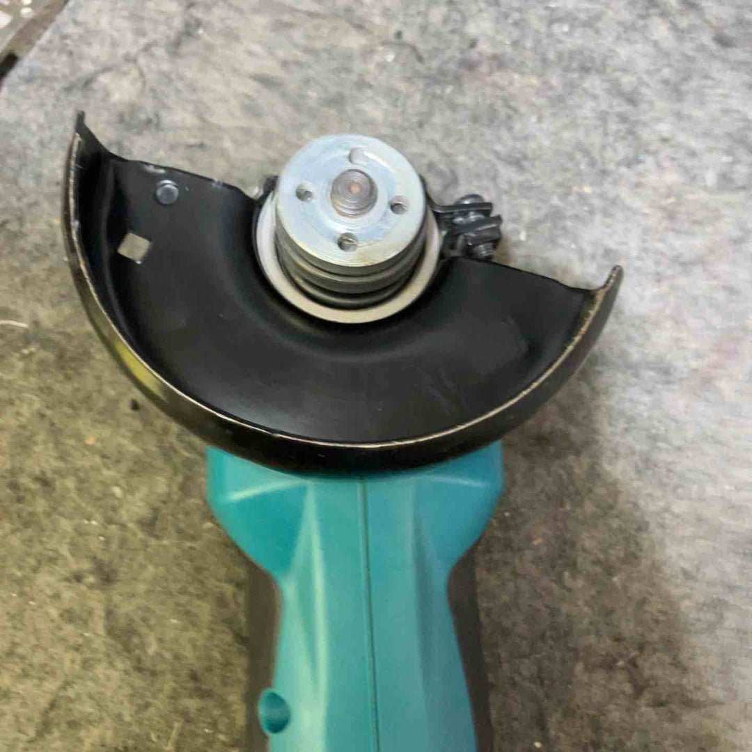 ☆マキタ(makita) 100mmコードレスディスクグラインダー GA400DZ 14.4Vバッテリー1個つき【桶川店】