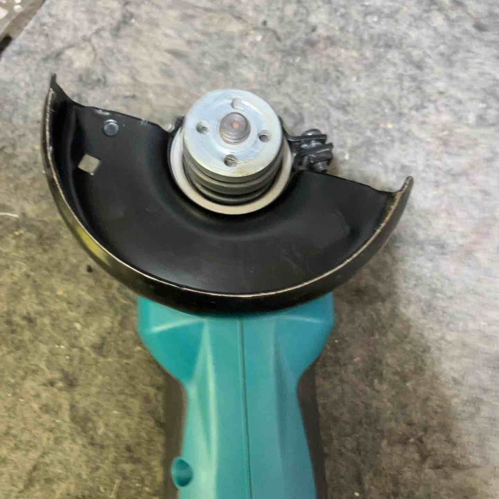 ☆マキタ(makita) 100mmコードレスディスクグラインダー GA400DZ 14.4Vバッテリー1個つき【桶川店】