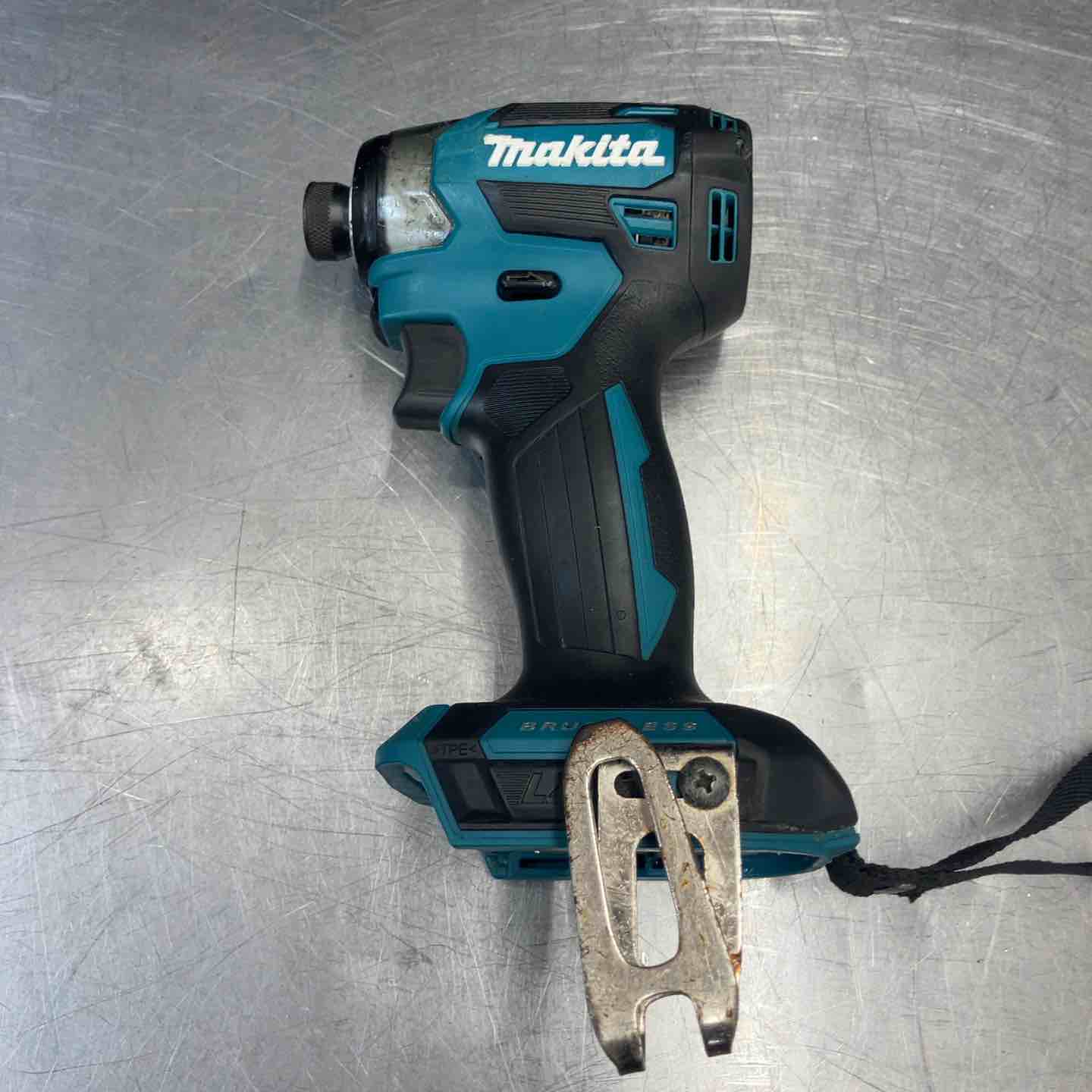 中古品】 マキタ(makita) 18V コードレスインパクトドライバー TD173DZ
