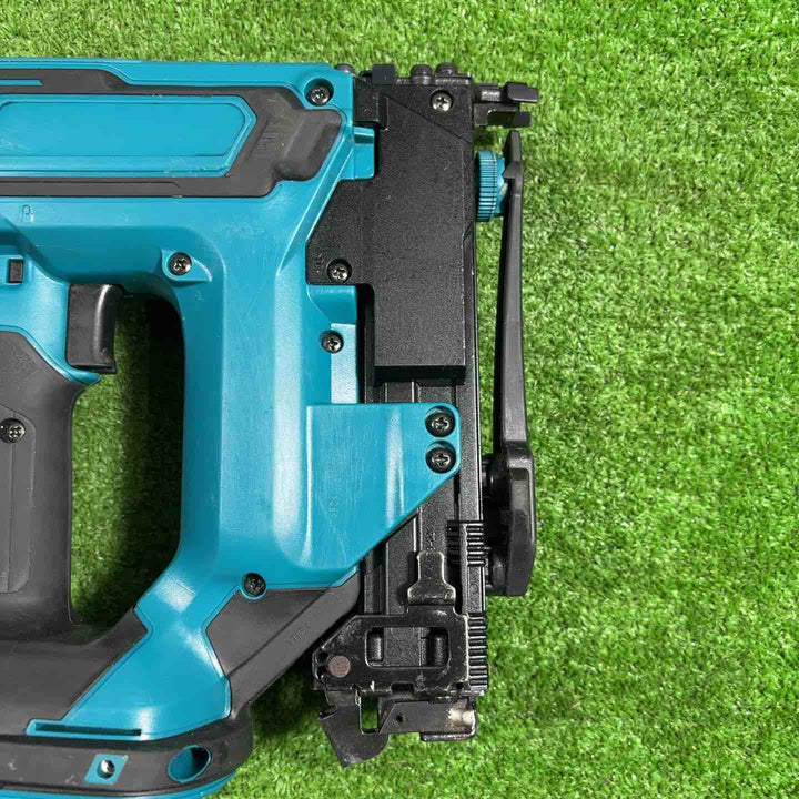 ★マキタ(makita) メーカー修理済み コードレスタッカ ST421DRG 動作確認済み【川口店】