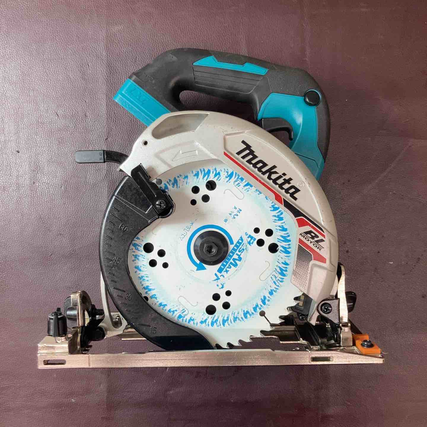 マキタ HS6300 電気マルノコ コード式 ※コード補修跡有【市川行徳店】【店頭取引限定】【中古】管理番号：ITT61XP91R8K マキタ HS6300 電気マルノコ コード式 ※コード補修跡有【市川行徳店