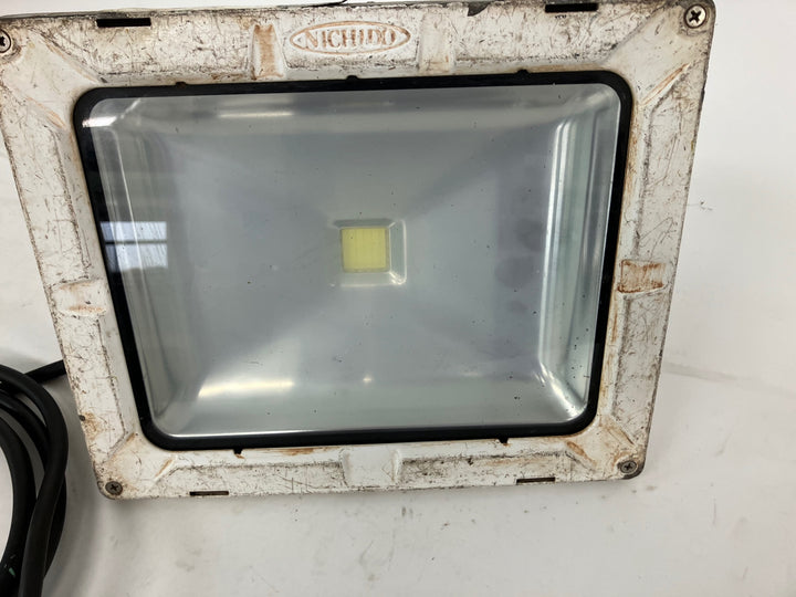 ◇日動工業 NICHIDO LEDエコナイター 防雨型 50W(レフ球300Wの2倍相当) 色温度3000K 本体色:白 LEN-50D-ES-WS【狭山】