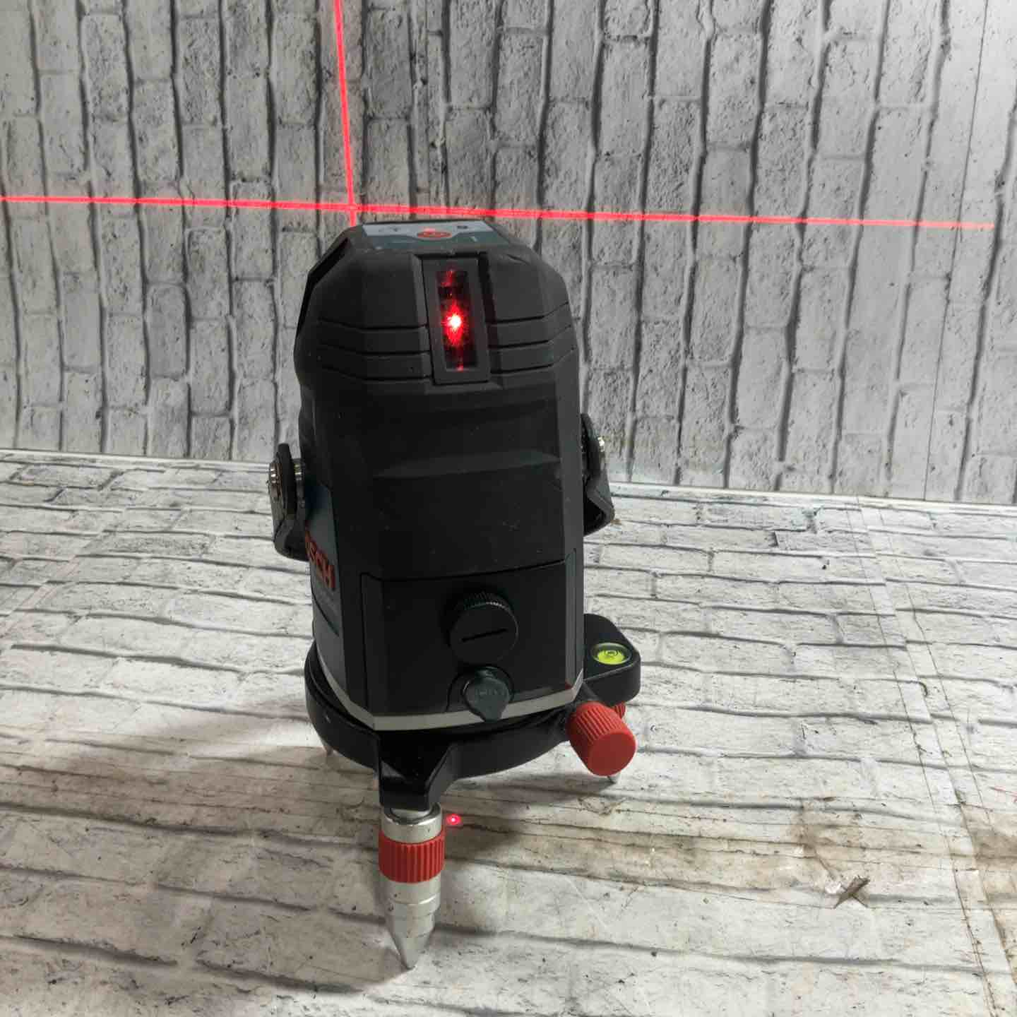 ◇ボッシュ(BOSCH) 電子整準レーザー墨出し器 GLL5-40E【川口店 ◇ボッシュ(BOSCH) 電子整準レーザー墨出し器 GLL5-40E【川口店