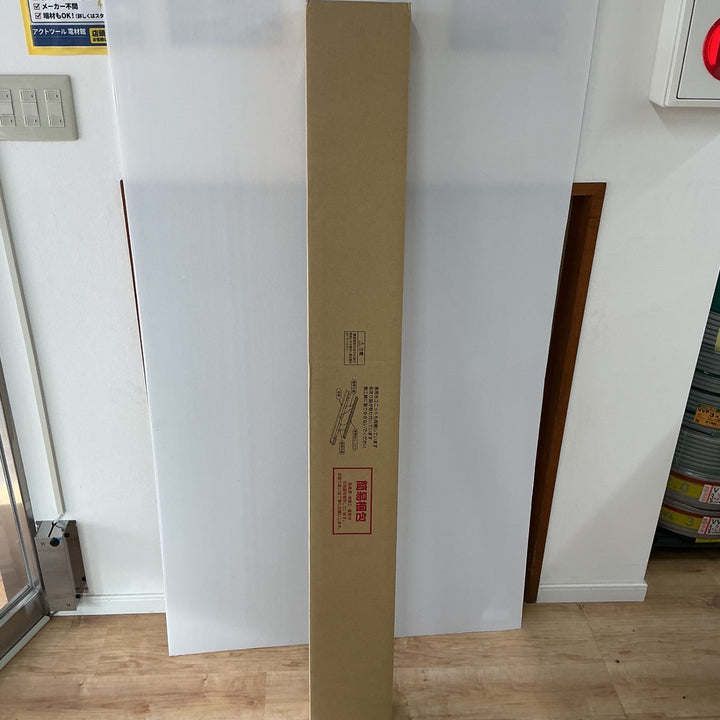 【未使用品】パナソニック(Panasonic) 一体型LED階段灯 NNCF42135LE9 幅1420mm×高160mm③【電材館越谷店】