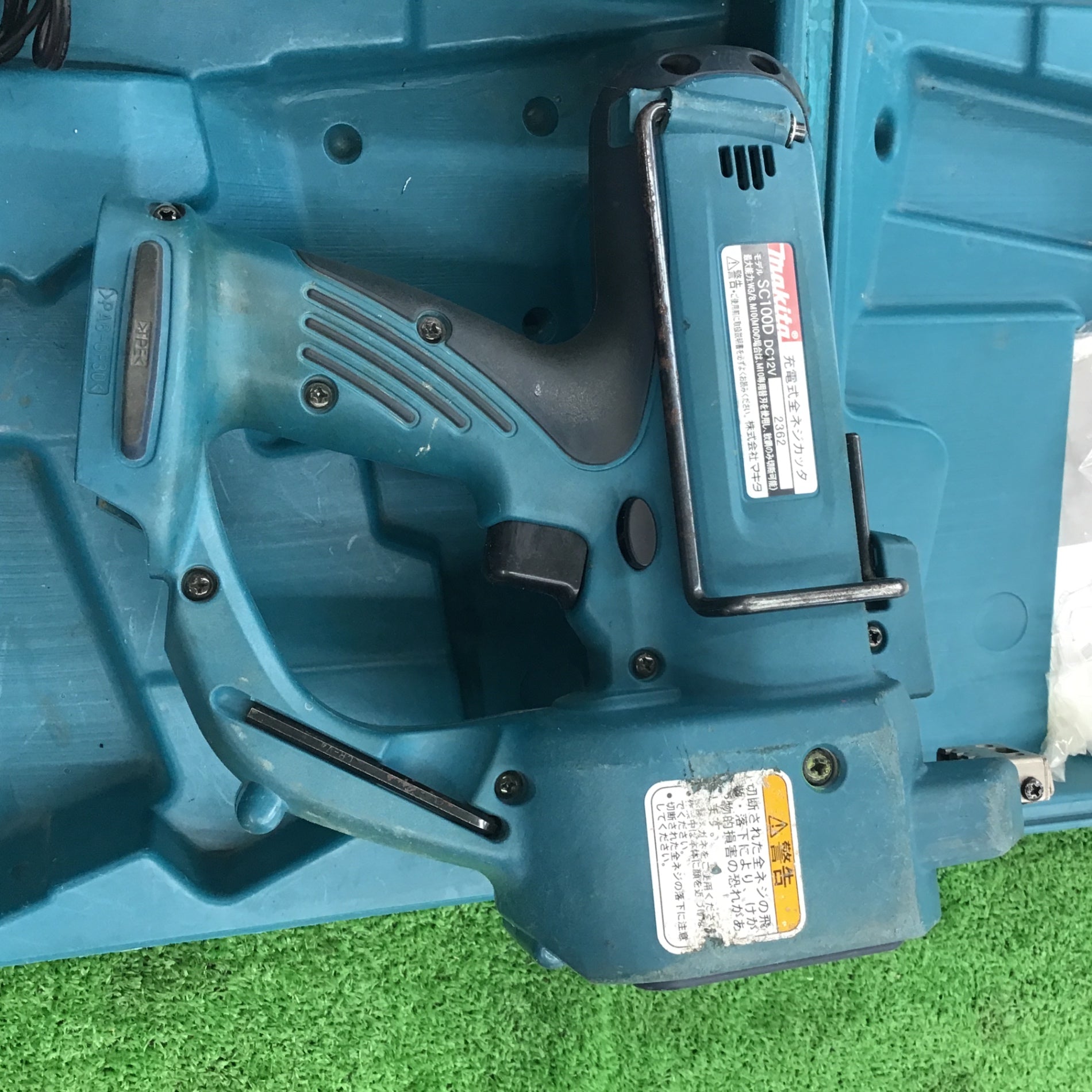 マキタ　充電式全ネジカッタ　SC100D　１２V　故障品 中古美品 makita マキタ 12V 充電式全ネジカッタ SC100DRJ バッテリー1個