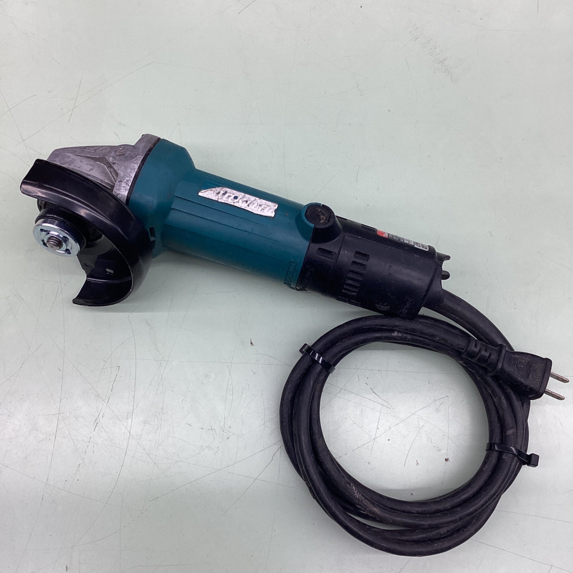 ☆マキタ(makita) 100mmディスクグラインダ 9533B【越谷店】 – アクトツールオンラインショップ