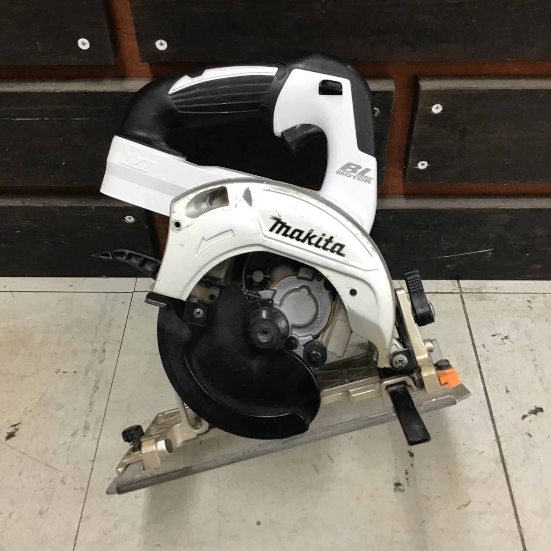 【現状品】 マキタ/makita コードレス丸のこ HS470DZW 【鴻巣店】 現状品】 マキタ/makita コードレス丸のこ HS470DZW 【鴻巣店】の通販