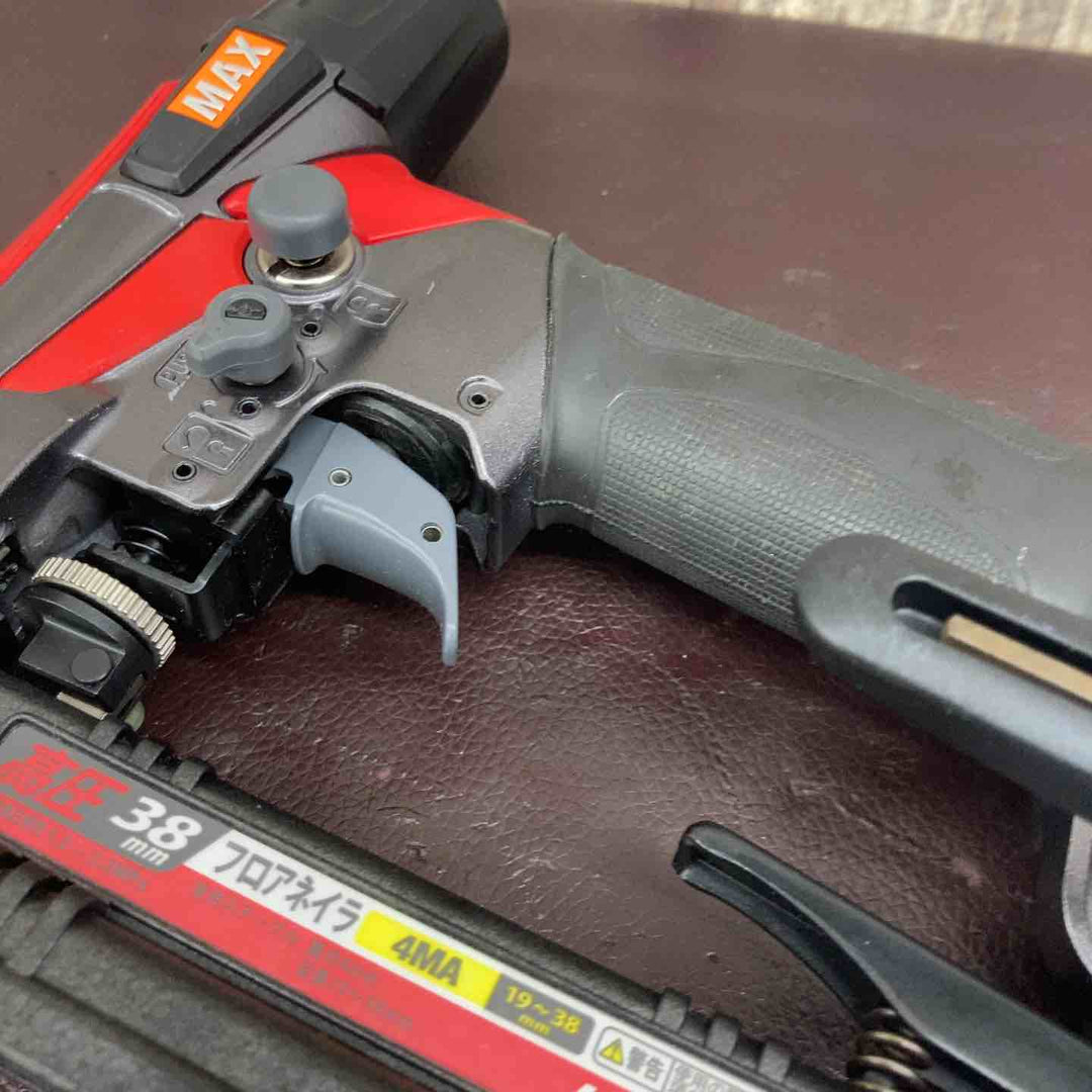 【中古品】マックス(MAX) 高圧フロアタッカー HA-38F4(D)【東大和店】