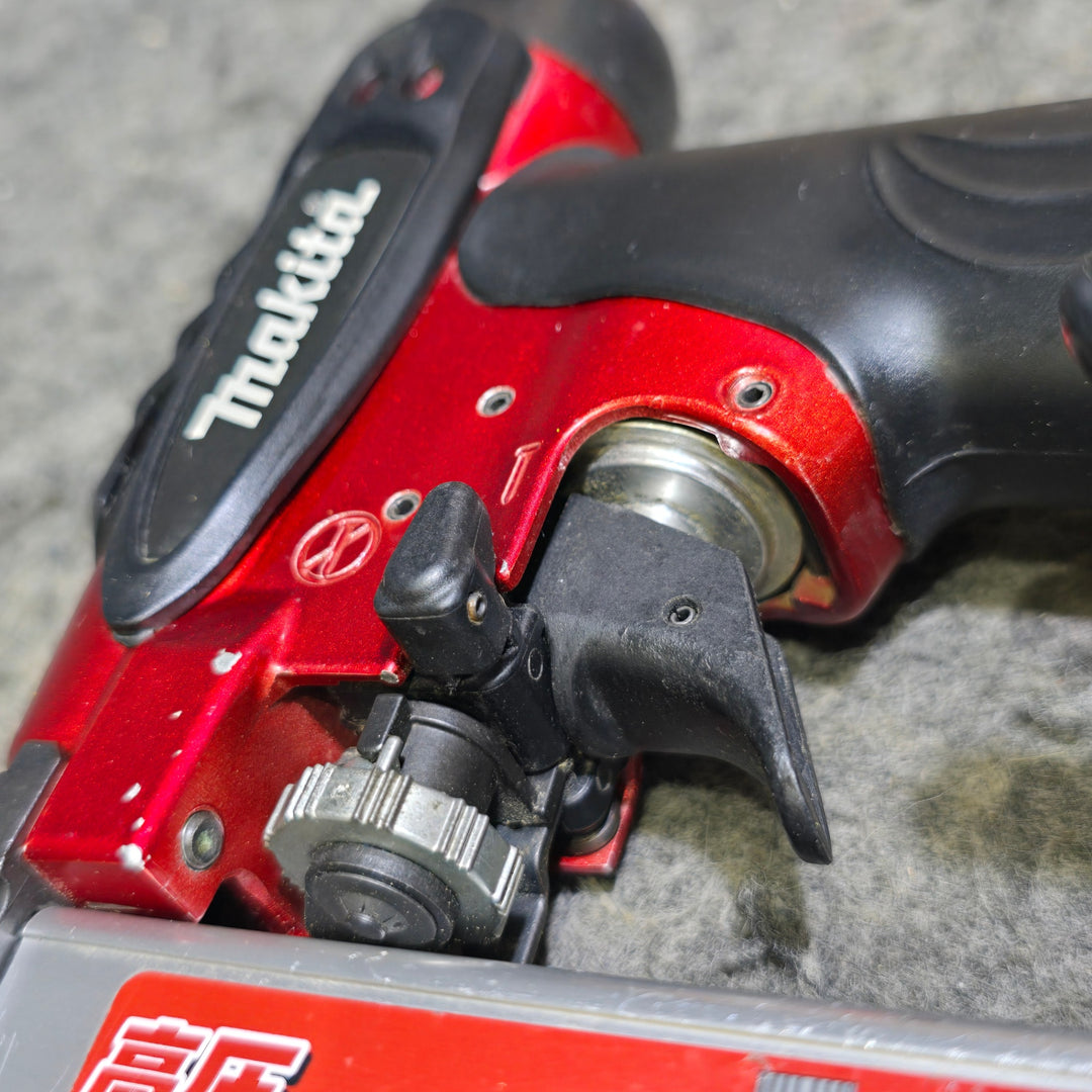 【中古品・メーカーメンテ済み！】マキタ(makita) 高圧ピンネイラ AF501HP【桶川店】