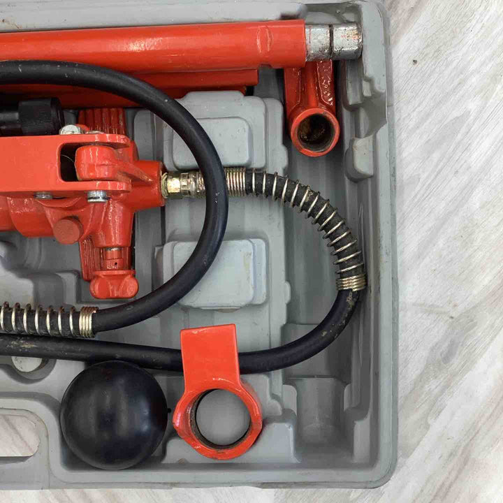 油圧ジャッキ 4t シリンダー 付属品多数 HYDRAULIC BODY-FRAME REPAIR KIT　ケース割れ部分あり　【越谷店】