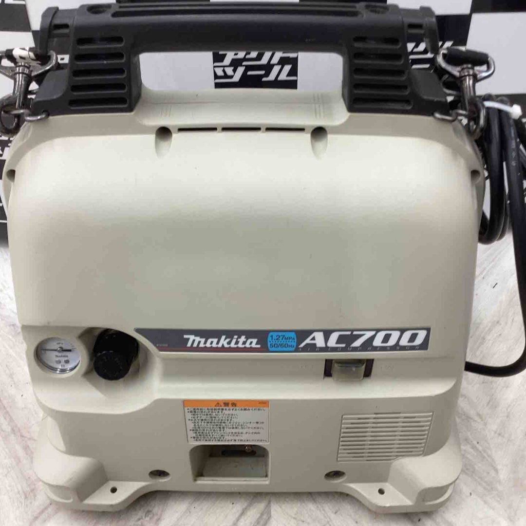 マキタ(makita) エアコンプレッサー AC700 製造業 工業ドリル ハンマー 釘打ち機 DIY エアブラシ スプレーガン 【越谷店】