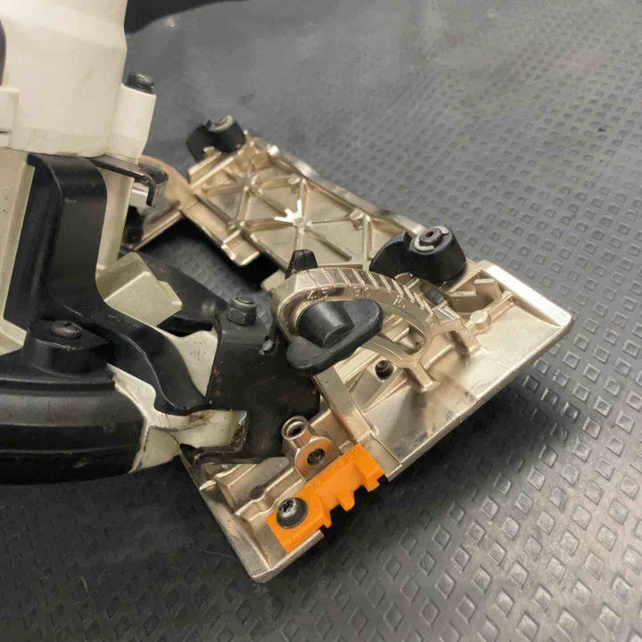 【現状品】★マキタ(makita) コードレス丸のこ HS630DZW 本体割れアリ。停止時急に止まる【鴻巣店】