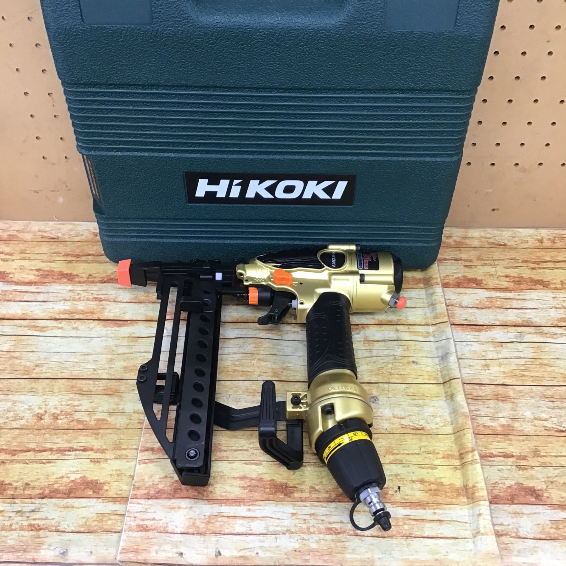 ハイコーキ(HIKOKI ※旧:日立工機) 高圧フロアタッカ N5004HMF ハイコーキ(HIKOKI ※旧:日立工機) 高圧フロアタッカ N5004HMF