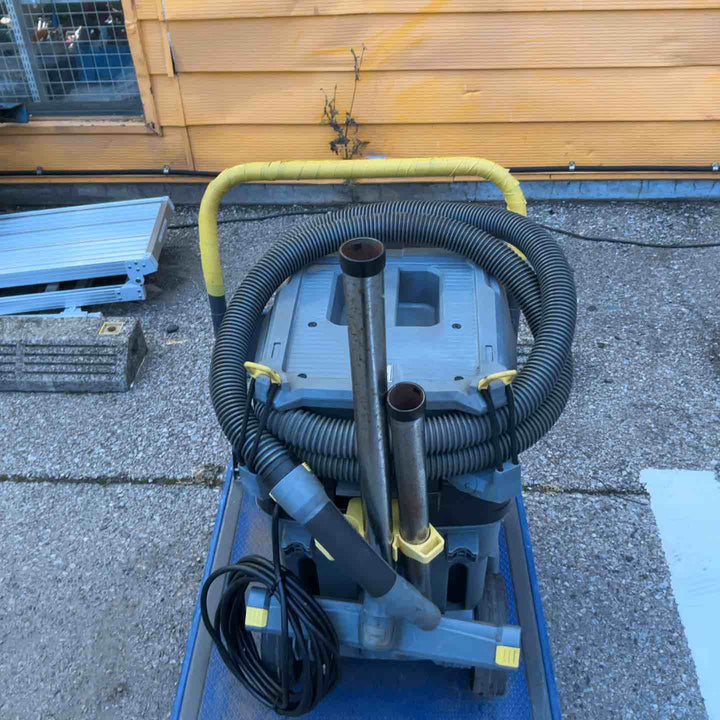 【店頭受取り限定】ケルヒャー(KARCHER) 業務用 乾湿両用バキュームクリーナー NT 30/1 Tact 帯電防止(1.148-208.0) ※型式恐らく【草加店】