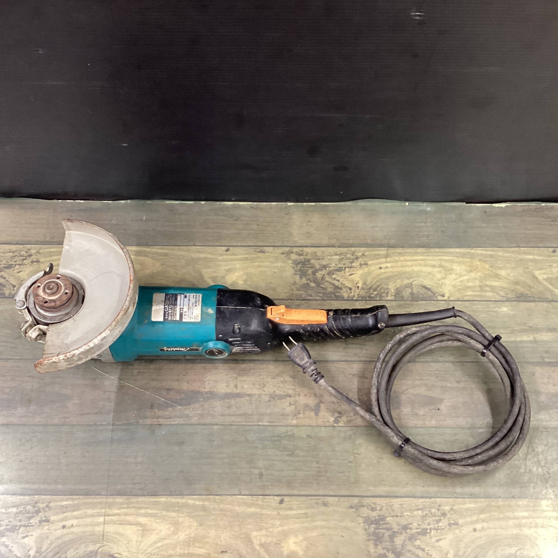 マキタ GA7011C 180mmディスクグラインダ コード式【市川行徳店】【店頭取引限定】【未使用】管理番号：ITA4RHT4U8DS monoyell_ga7011c-200