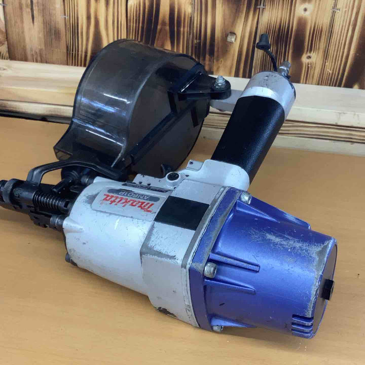 マキタ:金属屋根用エア釘打 AN601R【越谷店】
