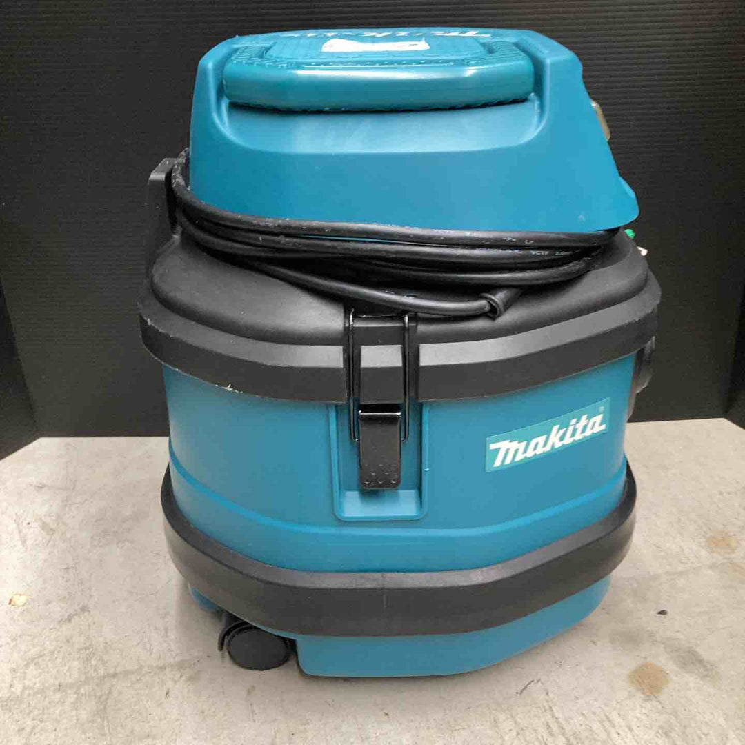 ◇マキタ(makita) 乾式 集じん機 472(P)本体のみ キャスター外層脱落あり、キャスター自体は動きます【戸田店】