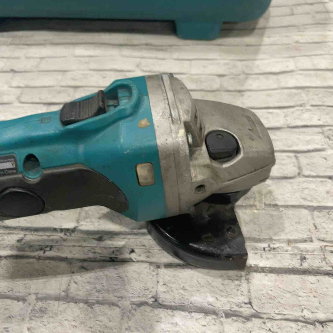 ◇マキタ(makita) コードレスディスクグラインダー GA402DRG【川口店】