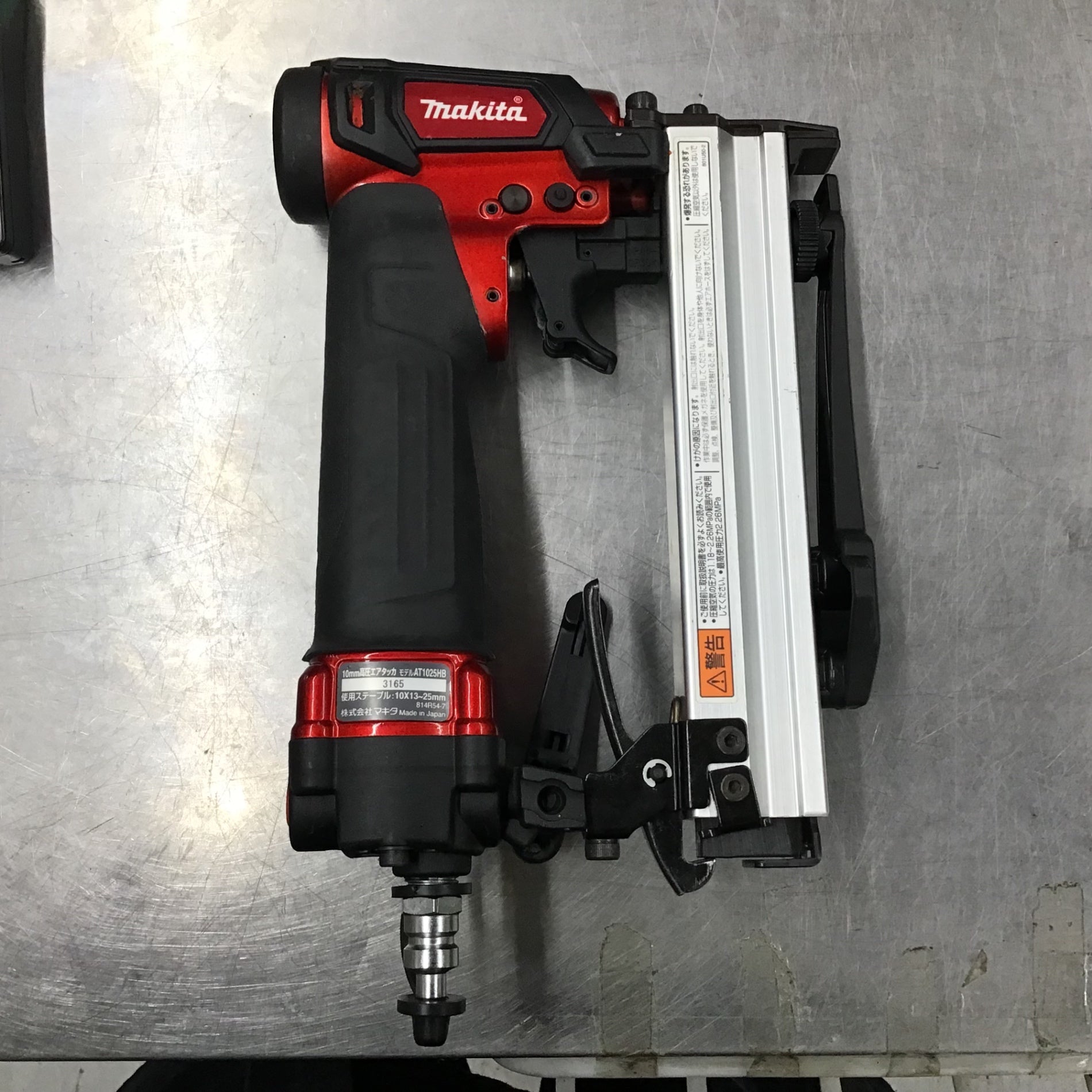 〇マキタ(makita) 高圧エアタッカ エアダスタ付 10mm 赤 AT1025HB