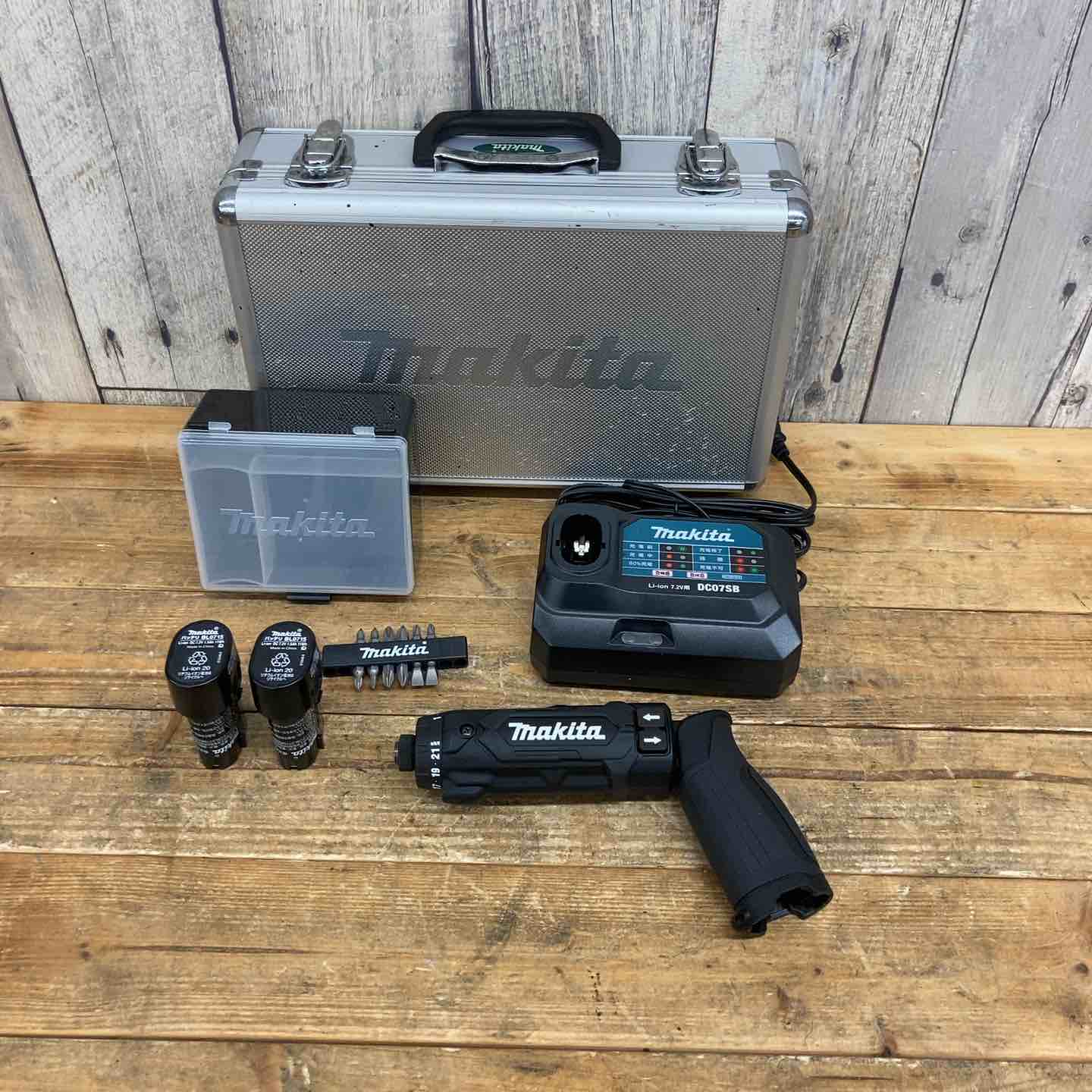 中古美品 使用回数極小】makita DF012DSHXB 充電式ペンドライバドリル