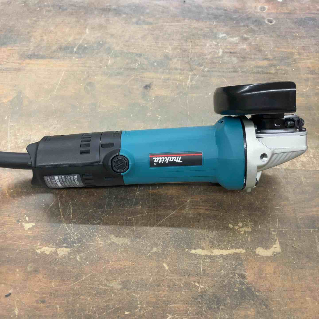 ☆マキタ(makita) 100mmディスクグラインダ 9533B【戸田店】