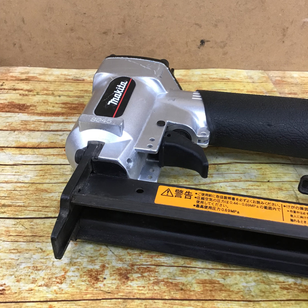 ★マキタ(makita) 常圧エアタッカ AT1025BZK【川崎店】