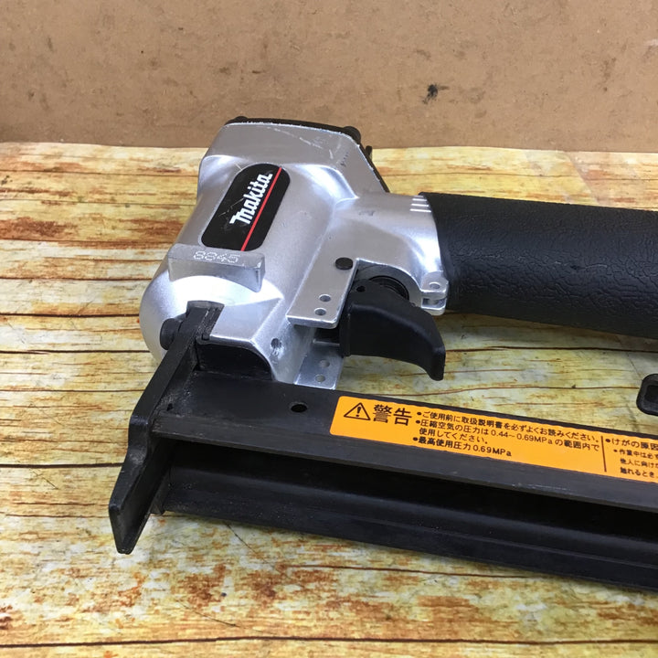★マキタ(makita) 常圧エアタッカ AT1025BZK【川崎店】