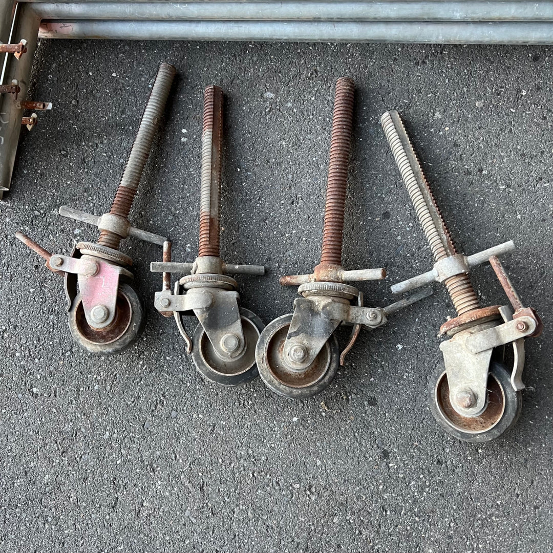 【店頭受取り限定】※※備考欄要確認※※　メーカー不明　ローリングタワー　段数不明　※※サビあり※※【桶川店】