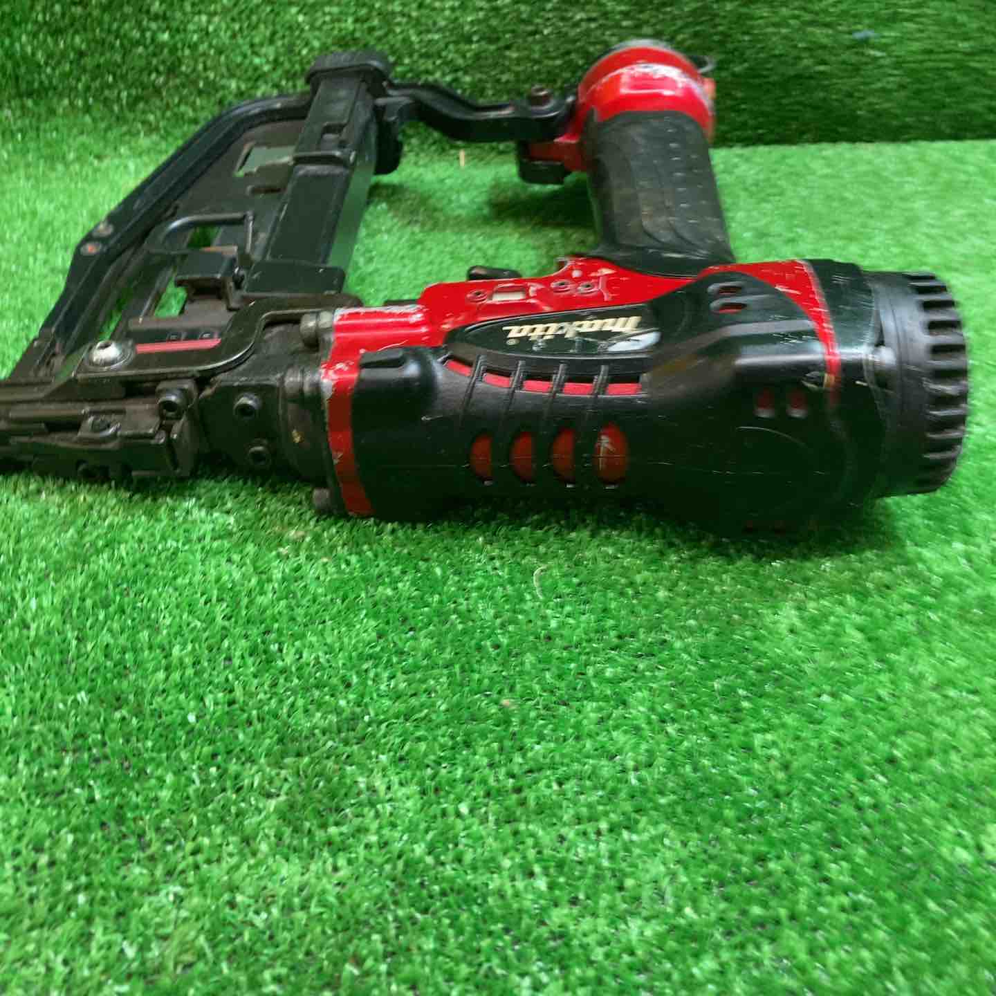 中古品】マキタ(makita) 高圧フロアタッカ AT450HA 動作確認済み【川越