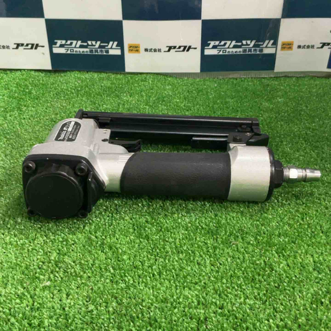 ★マキタ(makita) 常圧エアタッカ AT425BZK【草加店】