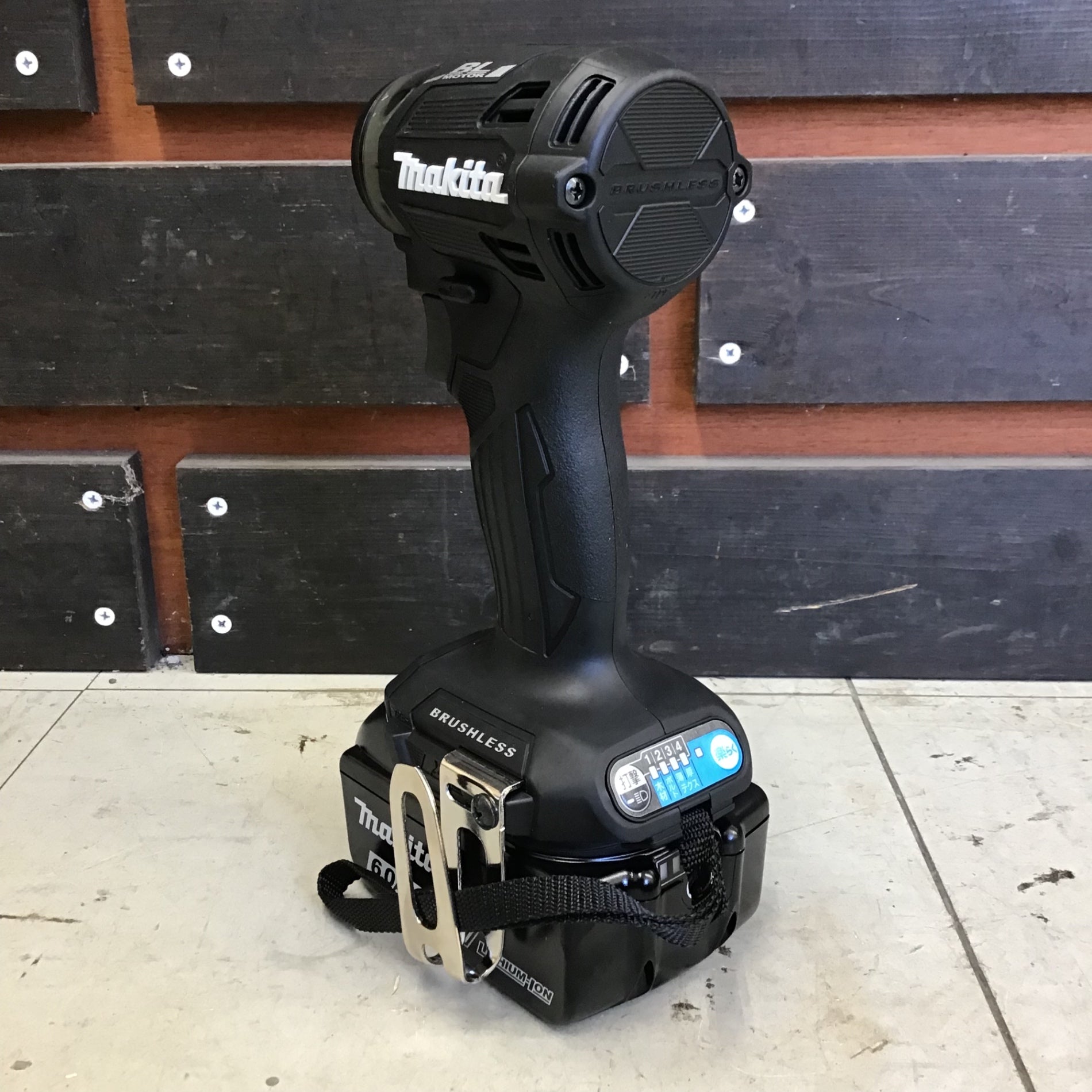 中古美品】 マキタ/makita コードレスインパクトドライバー TD173DRGXB