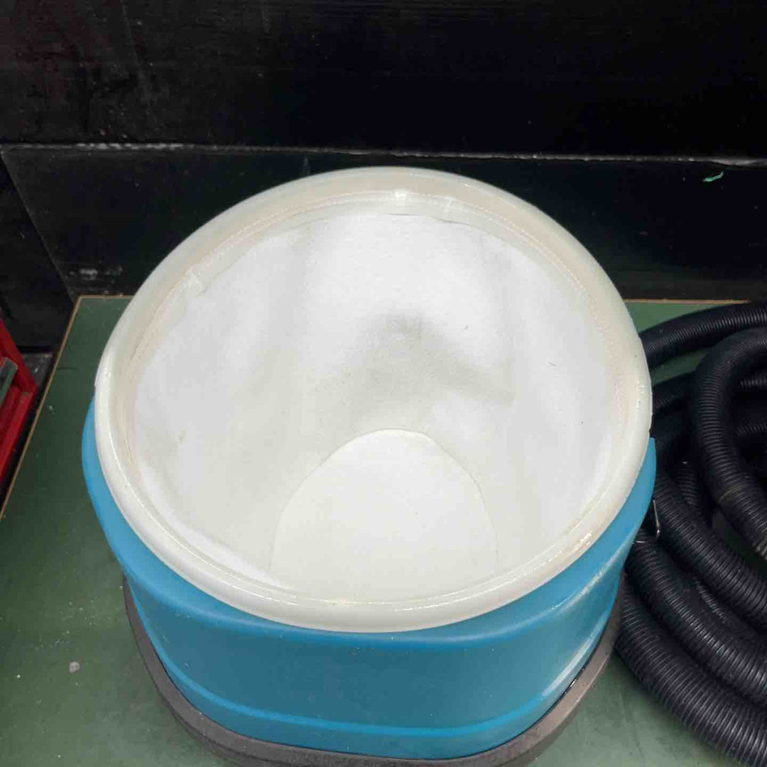 ☆マキタ(makita) 集じん機 471(P)　乾湿両用【戸田店】