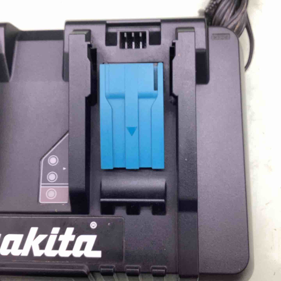 ★マキタ(makita) 2口急速充電器 DC18RD 海外製 問題なく使えます【越谷店】