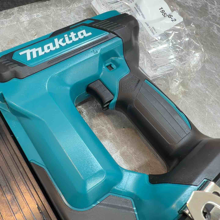 ★マキタ(makita) コードレスフィニッシュネイラ FN350DZK【八潮店】