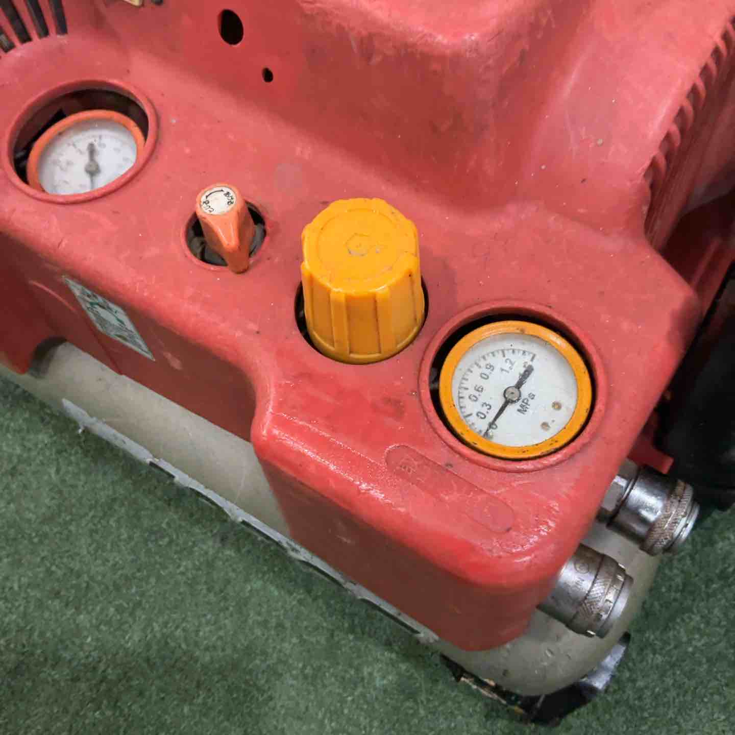 現状品】◇マックス(MAX) 高圧常圧エアコンプレッサ AK-HL1030E 保証