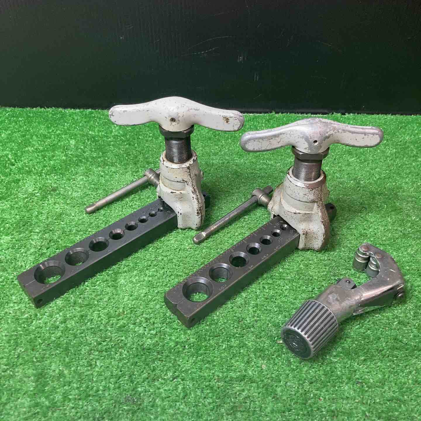 【中古品】RIDGID フレアツール2点＋チューブカッター1点セット 形式不明【岩槻店】 中古品】RIDGID フレアツール2点＋チューブカッター1点セット 形式不明