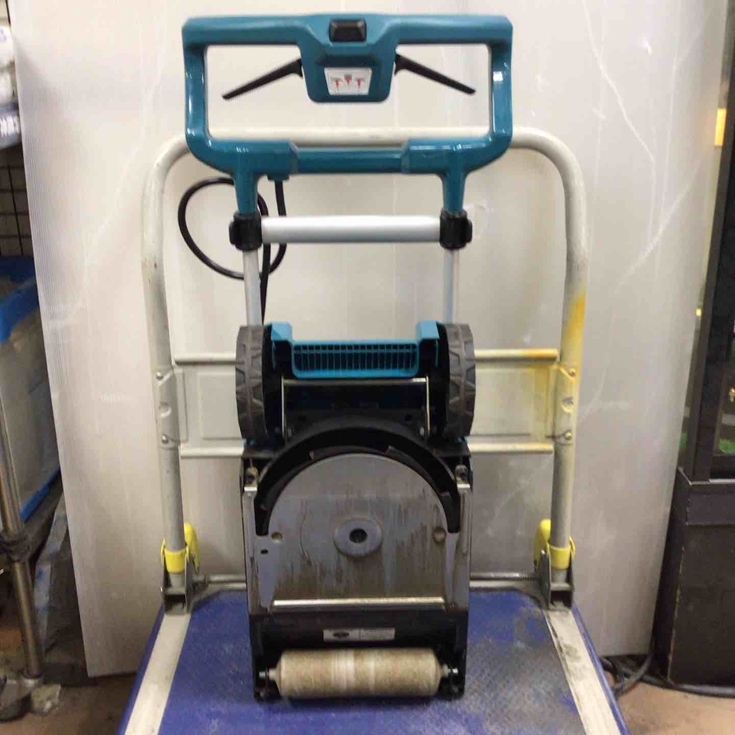 マキタ 230mm充電式芝刈機 MLM230DZ 本体のみ 青 18V バッテリ・充電器