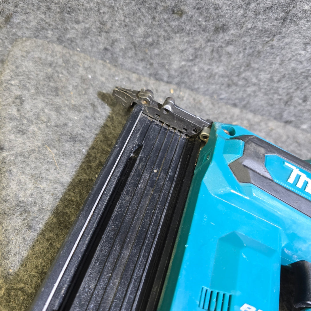 【中古品・40V 2.5Ahバッテリ付き！】マキタ(makita) コードレスフィニッシュネイラ FN001GZ【桶川店】