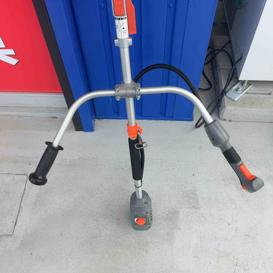 【中古品】 工進(KOSHIN) 18V 2.5Ah 充電式 草刈機 SBC-1825B バッテリー・充電器付 軽量 分割式 Uハンドル 【藤沢店】