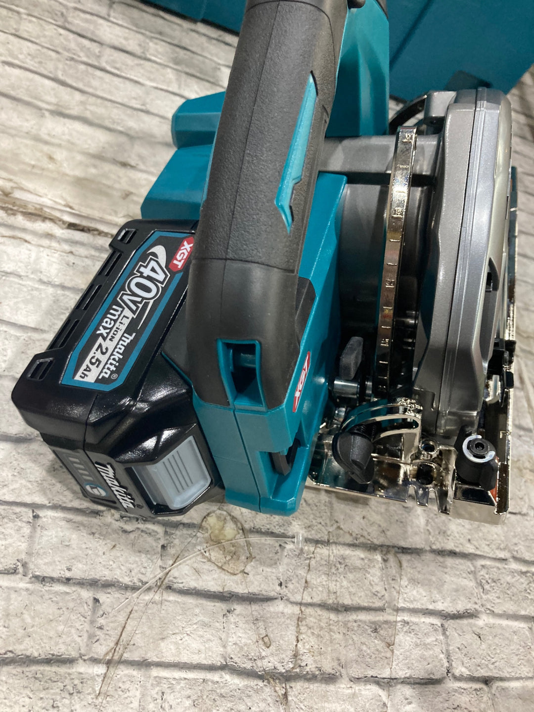 ★マキタ(makita) コードレス丸のこ HS002GRDX　最大切込深さ:90°時 66mm、45°時 46mm、傾斜左5°時 42mm【川口店】