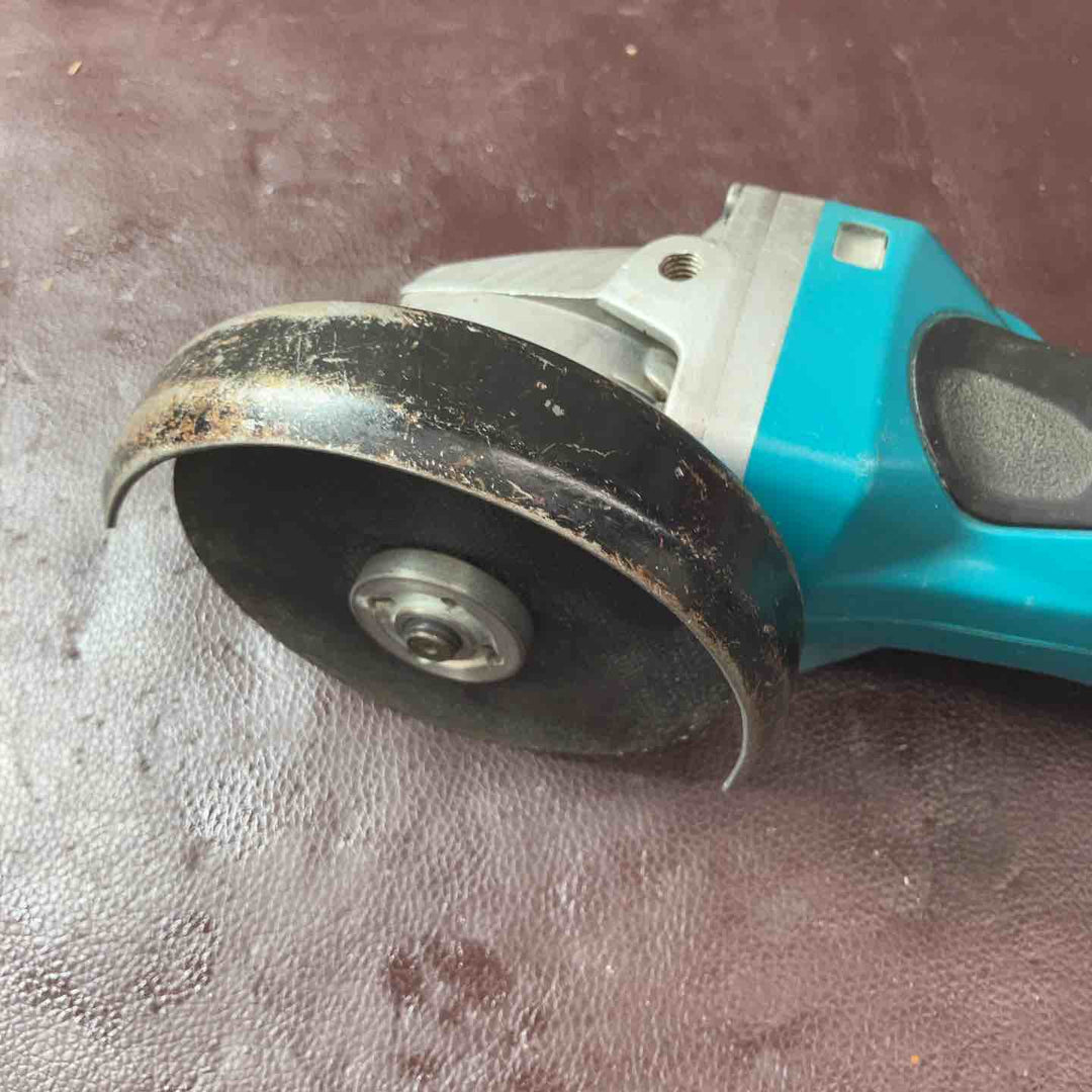 【中古品】 マキタ(makita) 100mmコードレスディスクグラインダー GA400DZ 【東大和店】