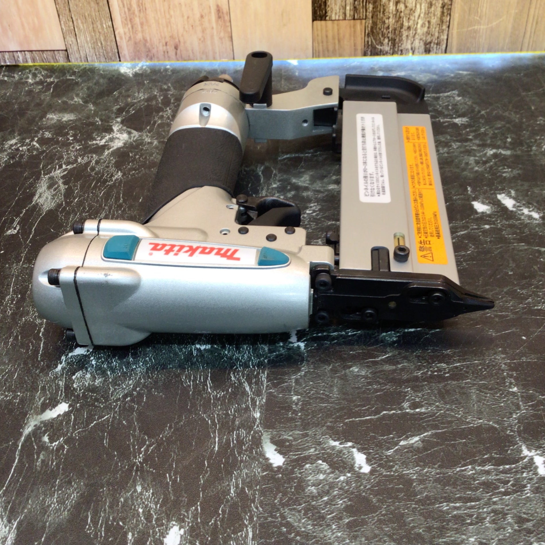 makita マキタ AF351 ピンネイラ 現状品 圧が弱いと戻りが遅い