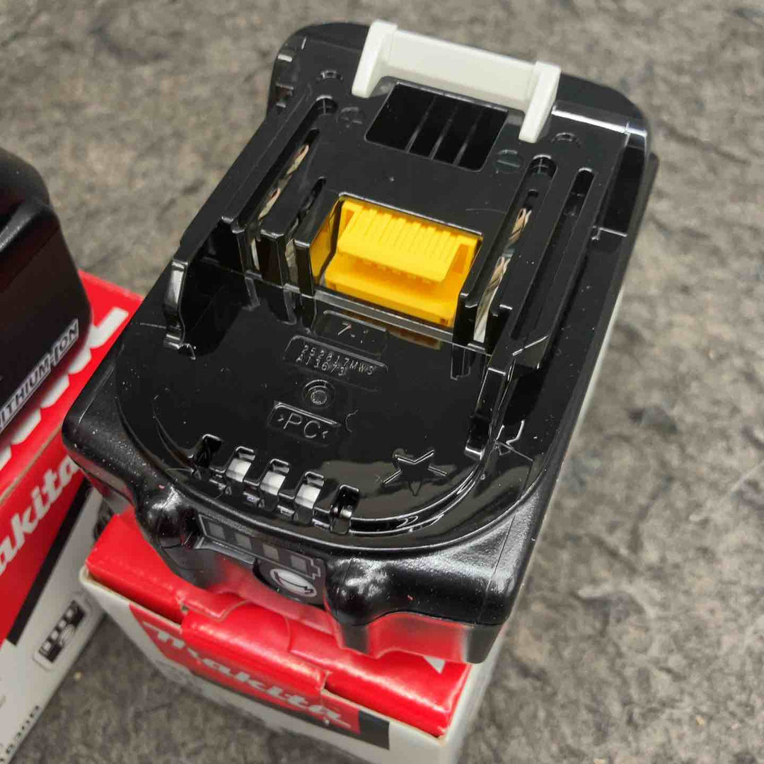 マキタ(makita) リチウムイオンバッテリー 18V/3.0Ah BL1830B まとめ 計2点【鴻巣店】