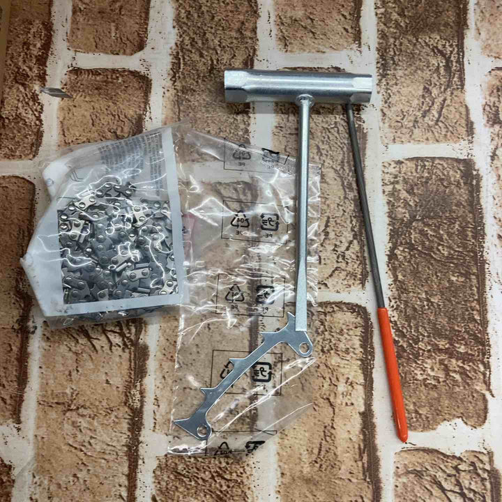 【未使用品】★マキタ(makita) コードレスチェーンソー MUC002GRDX ※バッテリー40Vmax4.0Ah×2個！【所沢店】