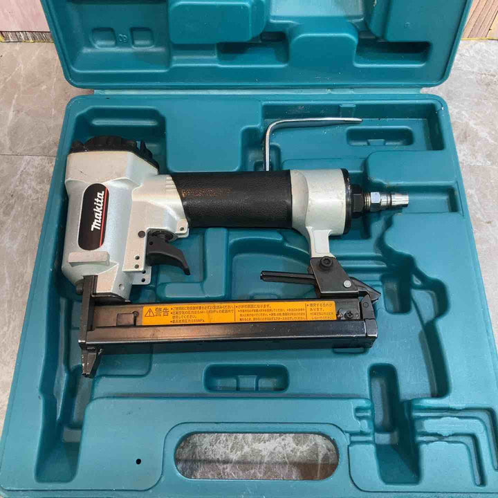 【中古品】★マキタ(makita) 4mm常圧エアタッカ AT425BZK【八潮店】