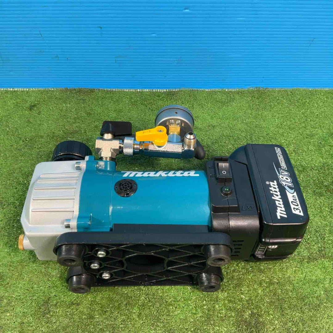 ★マキタ(makita) コードレス真空ポンプ VP180DZ 18V3.0Ahバッテリー付(充電2回)【岩槻店】