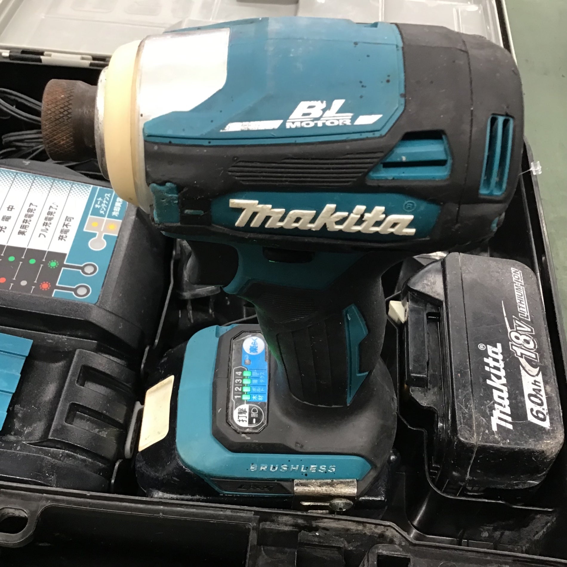 中古品】☆マキタ(makita) コードレスインパクトドライバー TD172DRGX