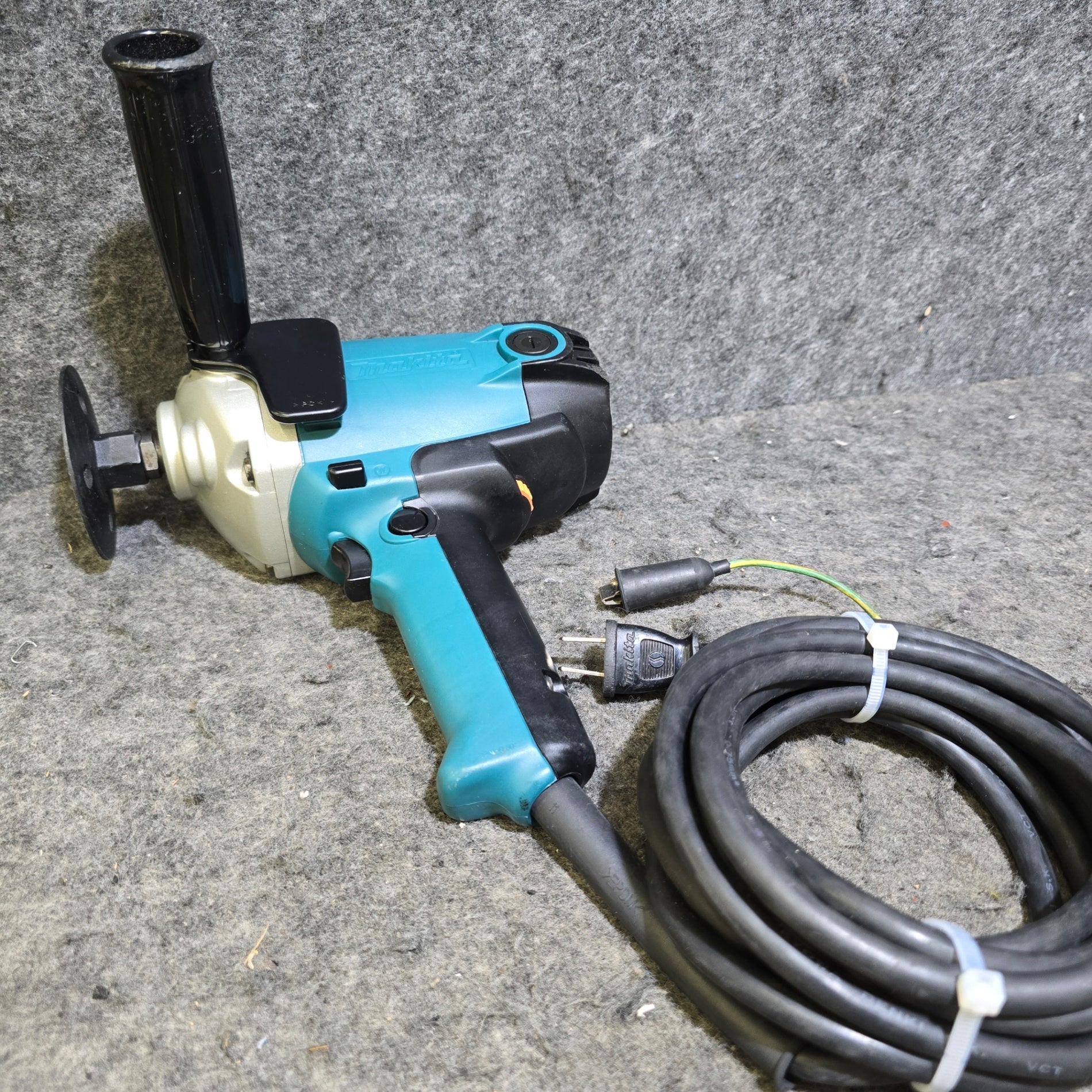 マキタ 180mm 電子ポリッシャ PV7001C 【パッド付】 □安心のマキタ 