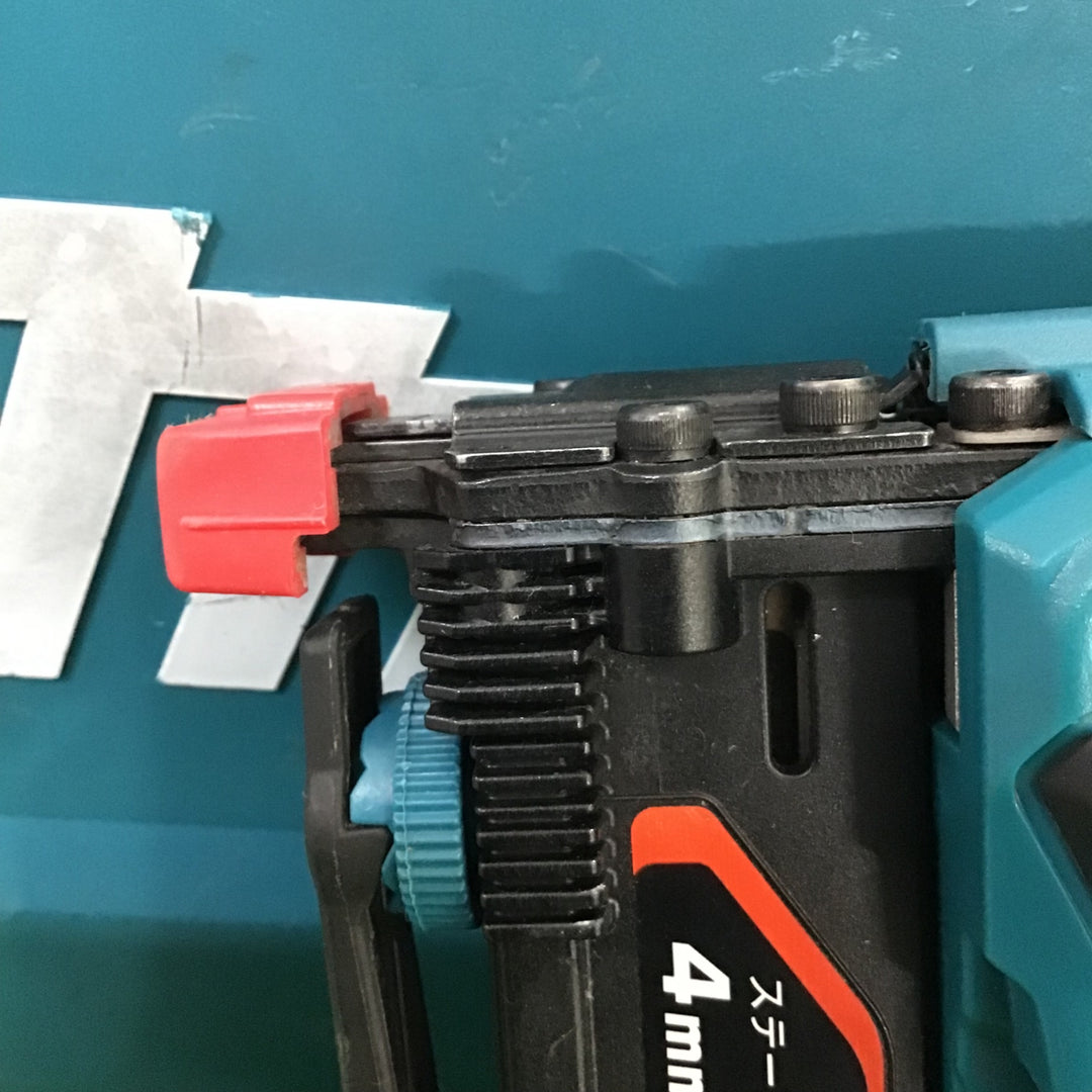 ★マキタ(makita) コードレスタッカー ST421DZK【町田店】